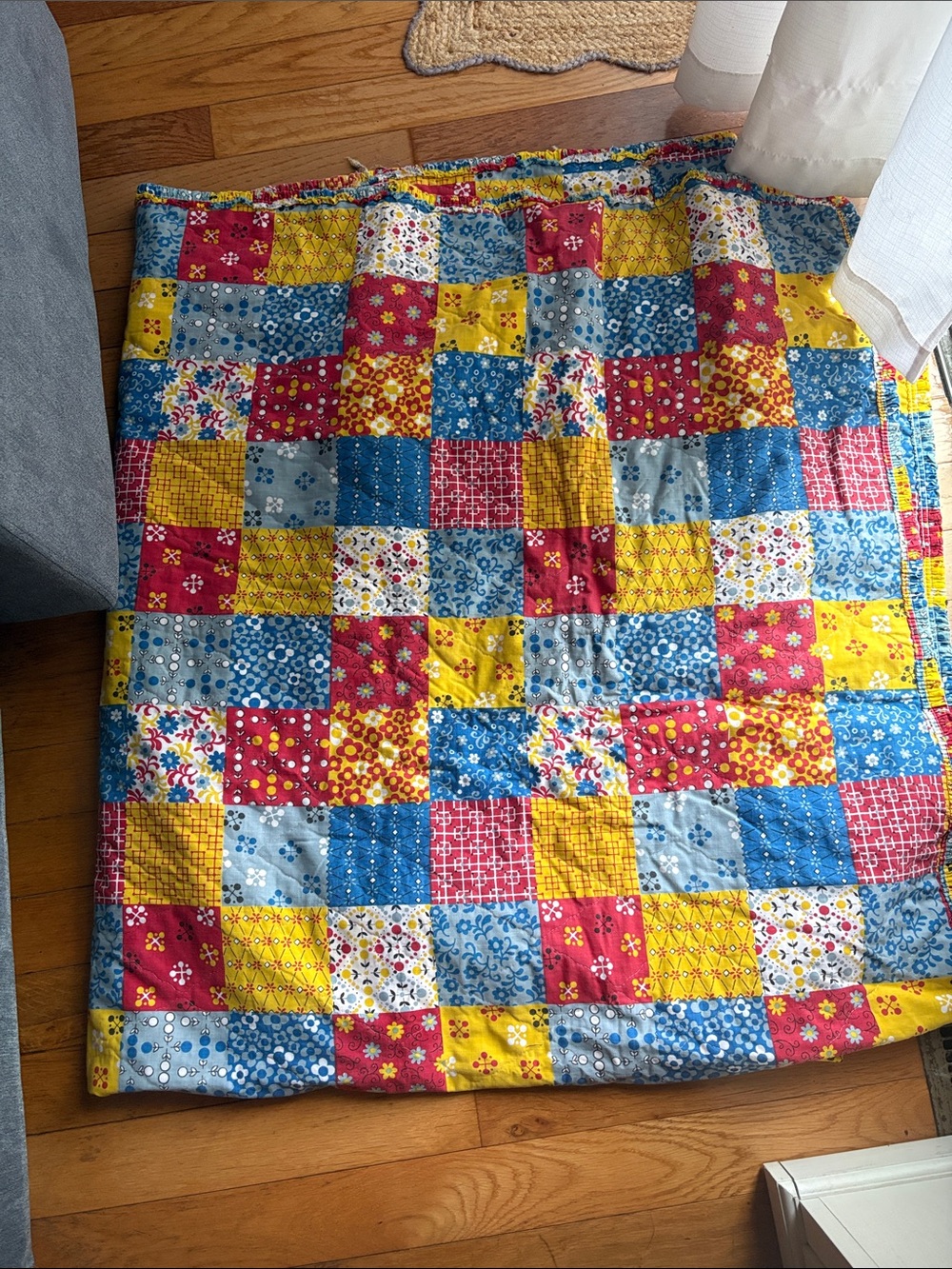 VINTAGE Quilt - Picture 3 of 4